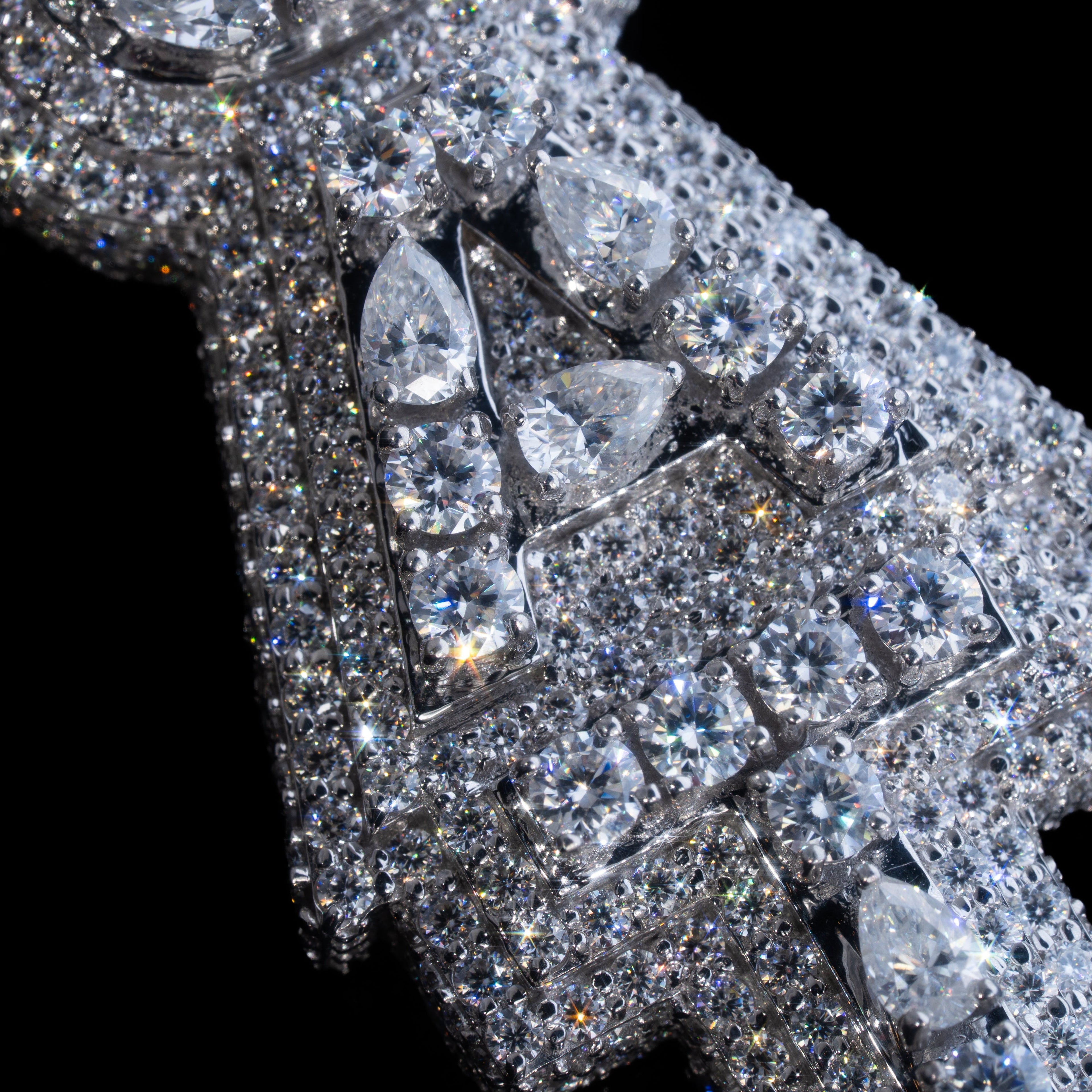 Large Vertical Pendant | Exotic Cut